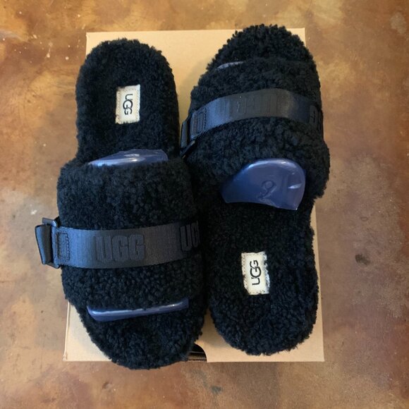 UGG Shoes - UGG Women's Fluffita Platform Slippers Size 9